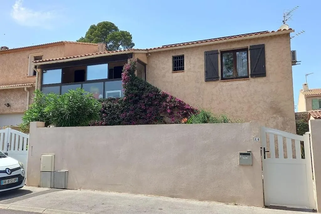 Appartement En Rez De Jardin Et Terrasse Ds Villa Hyères