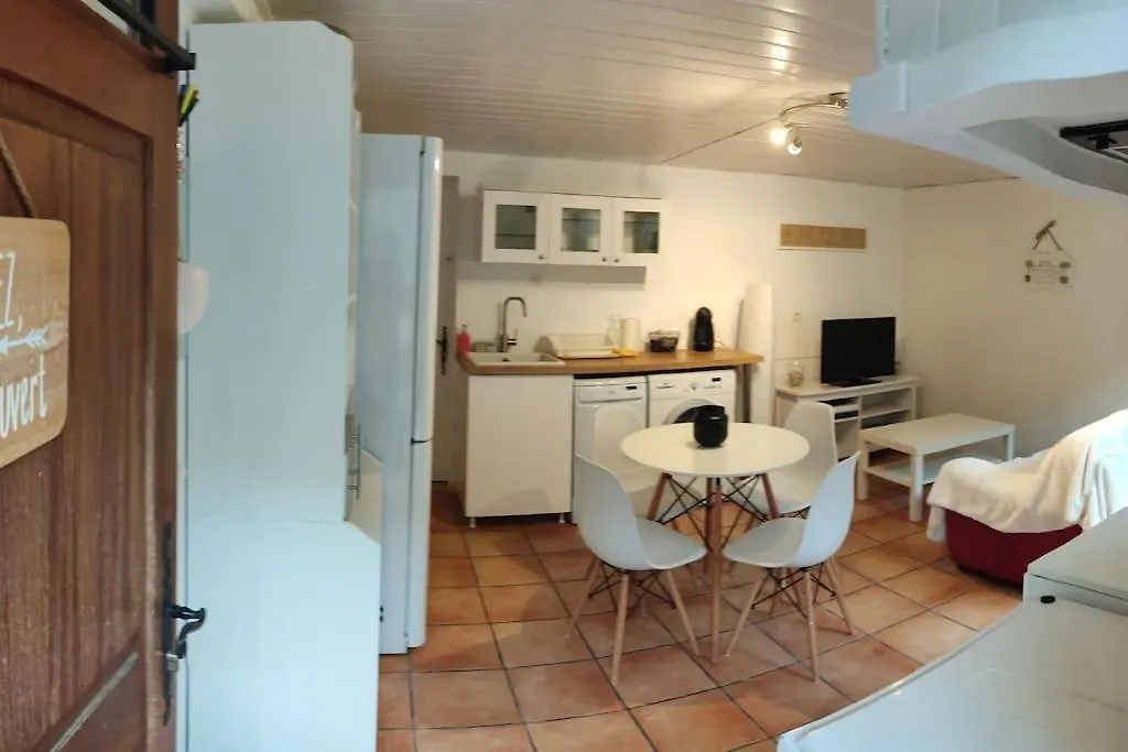 Appartement En Rez De Jardin Et Terrasse Ds Villa Hyères 0*,