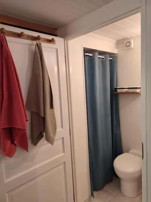 Appartement En Rez De Jardin Et Terrasse Ds Villa Hyères France