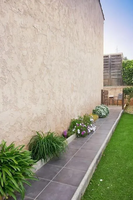 Appartement En Rez De Jardin Et Terrasse Ds Villa Hyères 0*,  France