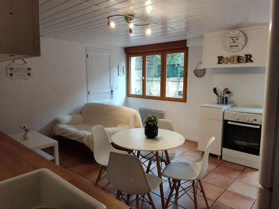 Appartement En Rez De Jardin Et Terrasse Ds Villa Hyères